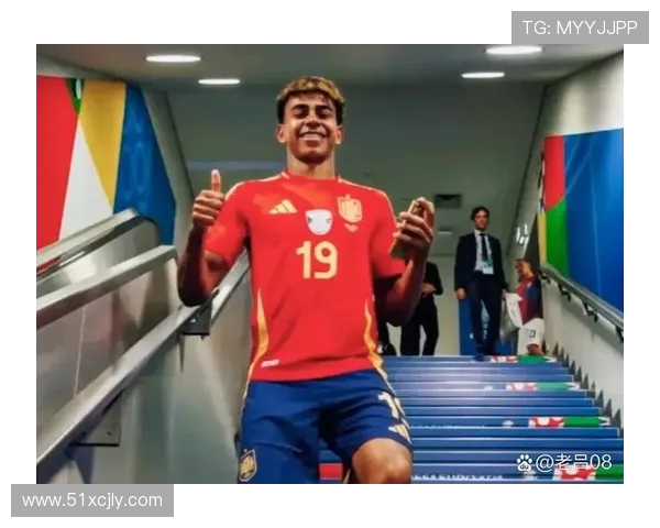 足球新星亚马尔自曝不恋爱真因，半夜起床吃饼干专注赛场竞技足球